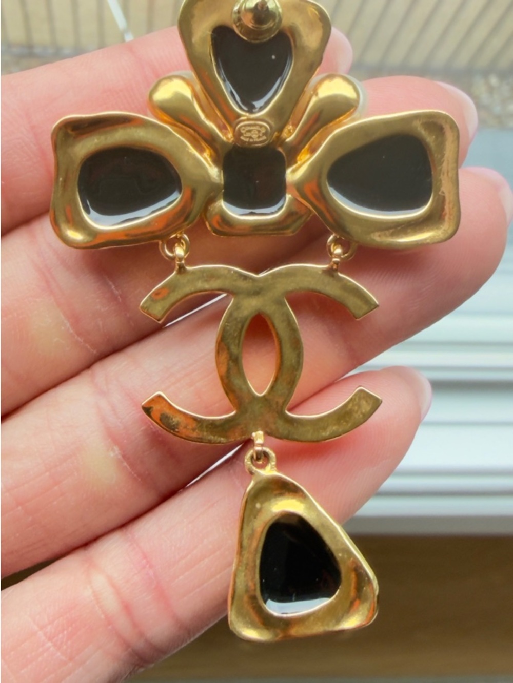 CHANEL Black and Gold Pearl Accent CC Drop Earrings - Picture 4 of 6